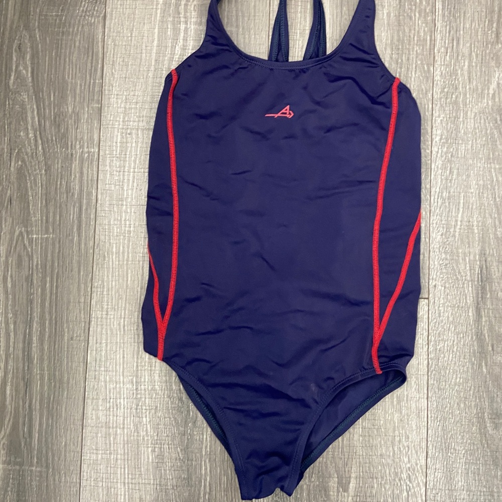 Brand: Weekend Active
Size: 14
Color: Navy blue/ red